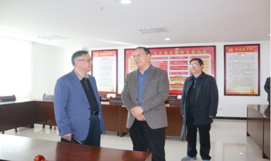 省委常委、省總工會主席馬吉孝等一行蒞臨青海物產(chǎn)集團公司視察，調(diào)研指導(dǎo)道路貨運企業(yè)建會、貨運司機入會等工作